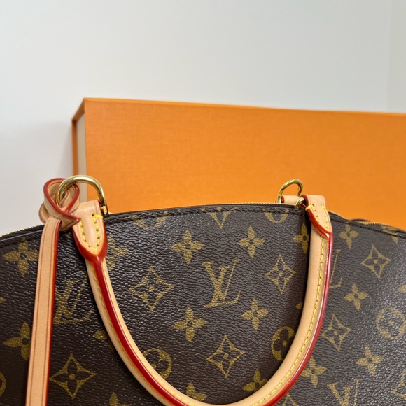 Authentic Louis Vuitton Grand Palais - Picture 4 of 12